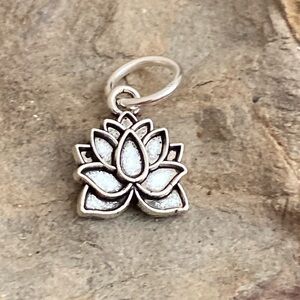 5/$10❤️❤️❤️NEW TIBETAN SILVER LOTUS FLOWER CHARM PENDANT